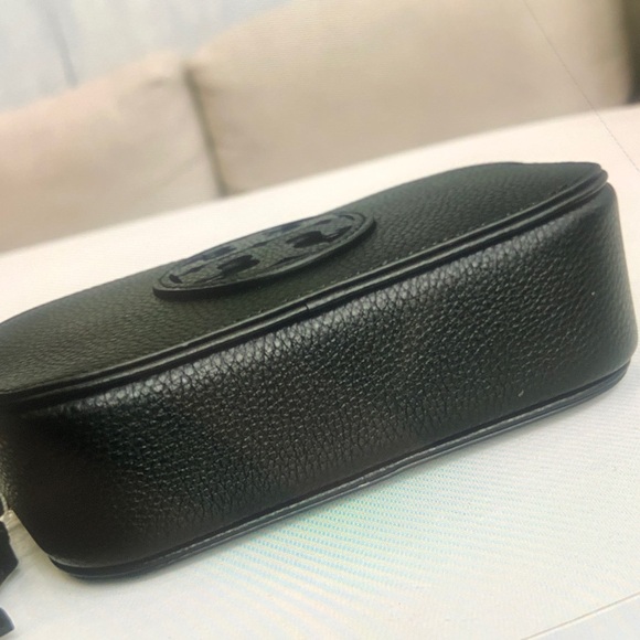 Tory Burch Black Textured Wristlet